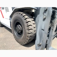 Газ-бензиновий навантажувач TCM (Nissan) з позиціонером, 2017 року. Модель: FGE18T5