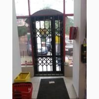 Решетки раздвижные металлические на окна, двери, витрины. Прoизводство и установка