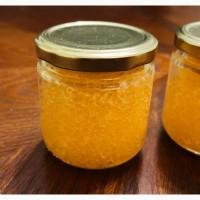 Червона ікра форелі. Чорна ікра сибірського осетра