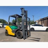 Вилковий автонавантажувач Komatsu з бічним зміщенням. Модель: FG25C-15