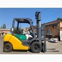 Вилковий автонавантажувач Komatsu з бічним зміщенням. Модель: FG25C-15