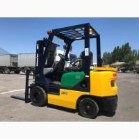 Вилочный автопогрузчик Komatsu грузоподъёмностью 2 тонны с мачтой триплекс