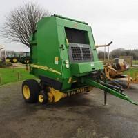 Прес-підбирач John Deere 592