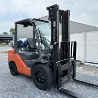 Вилковий навантажувач кара 3.5т. Toyota 02-8FGJF35, газ, 3.3м. підйом