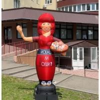 Человек машет на дороге, реклама в месте продаж 340 см
