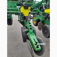 Сеялка точного высева пневматическая John Deere 1745
