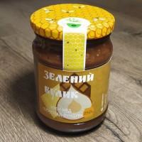 Крем-мед з фруктами, ягодами та горіхами