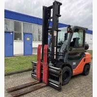 Вилковий навантажувач Toyota 06-8FGJ35F 2017 року кабіна з захватом