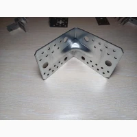 Кутник універсальний оцинкований з ребром жорсткості 145×145×95 (2, 5 мм)